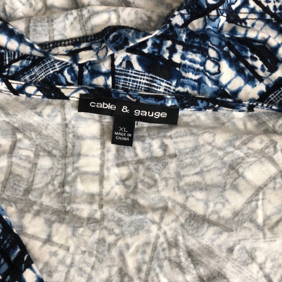 Blue patterned top - Picture 3 of 4